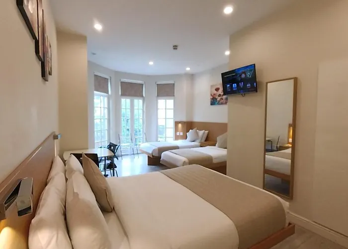 Nox Olympia Hotel London